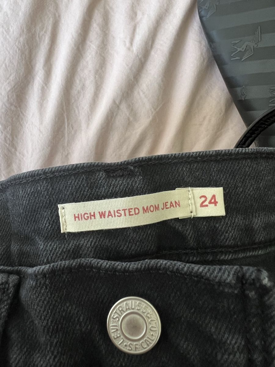 Jeans: Levis Mom Jeans – Nuovo (secondo la descrizione) da Wettingen venduto da ece_v8ct 1
