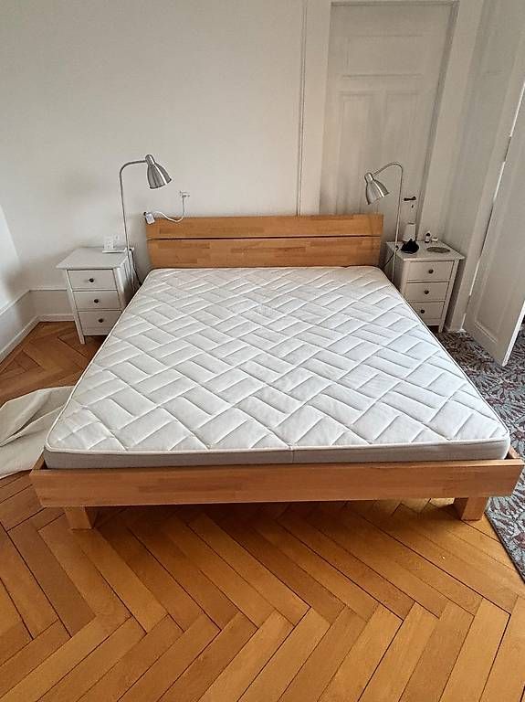 Lits: Lit et matelas King  – D'occasion à Neuchâtel par pol_v676 1