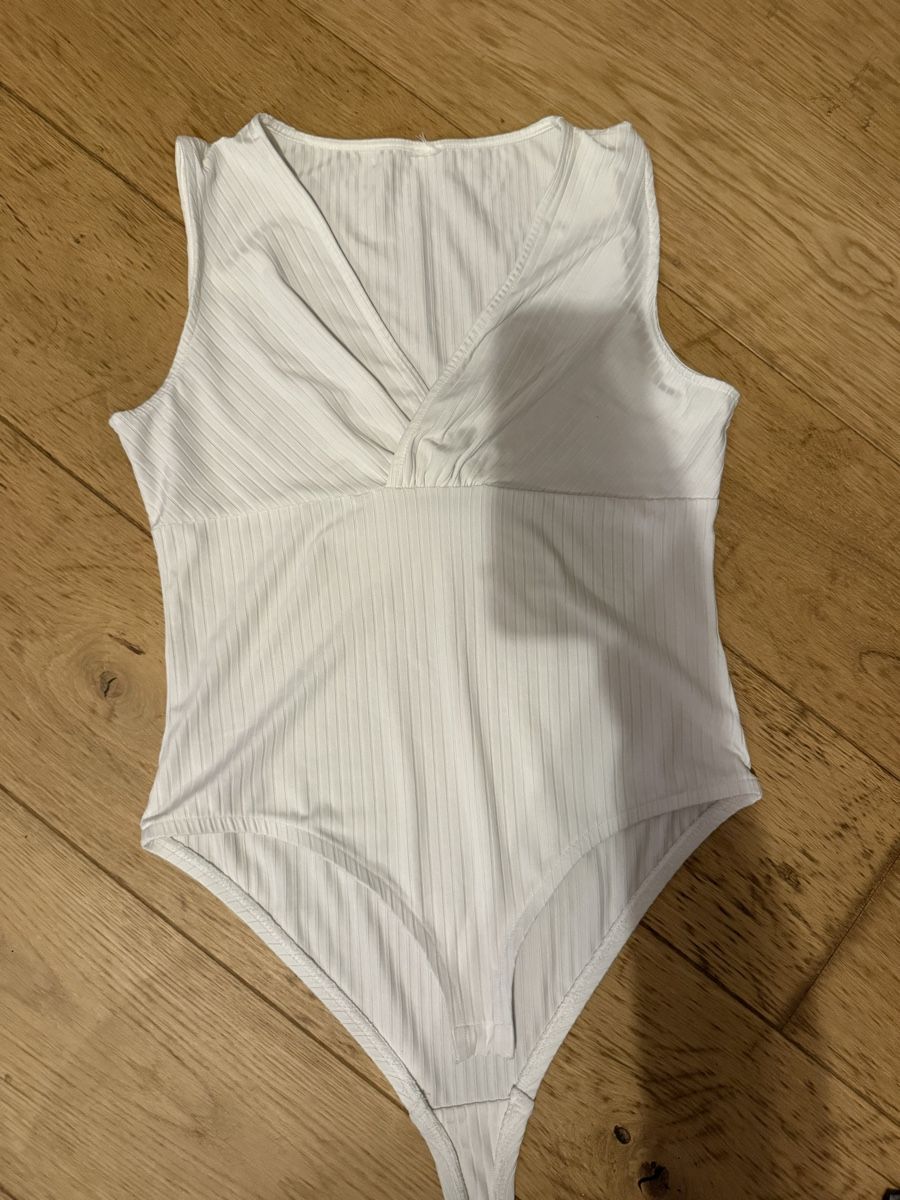 Tops: Body weiss Grösse m – Gebraucht aus Biberist von bierikim