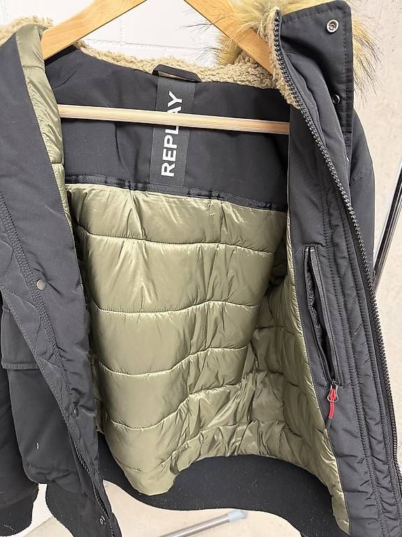 Vestes: Winterjacke Replay – D'occasion à Ennetbürgen par Gian_Lohri 3