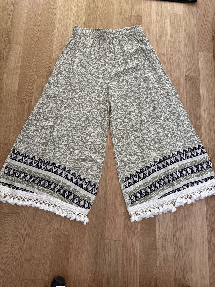 Pantaloni: Sommerliche Marlenehose mit Fransen, Grösse M, 100% Viskose – Nuovo (secondo la descrizione) da Zürich venduto da Auschra1