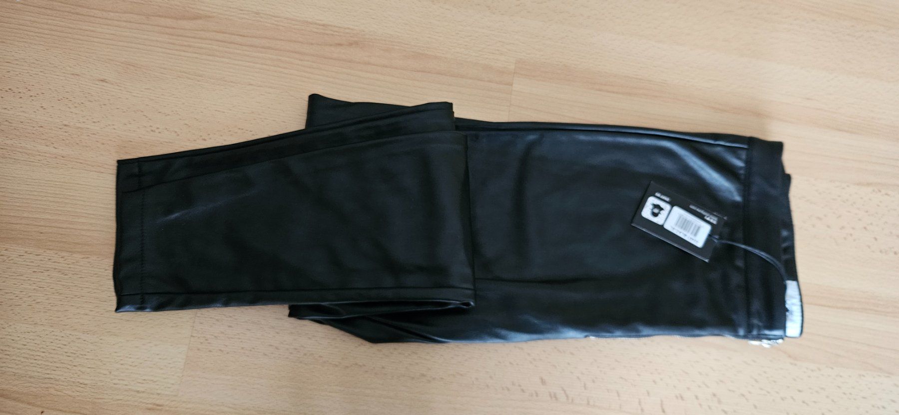 Pantaloni: Pantalon simili neuf (A) – Nuovo (secondo la descrizione) da Lutry venduto da cha_pbg5