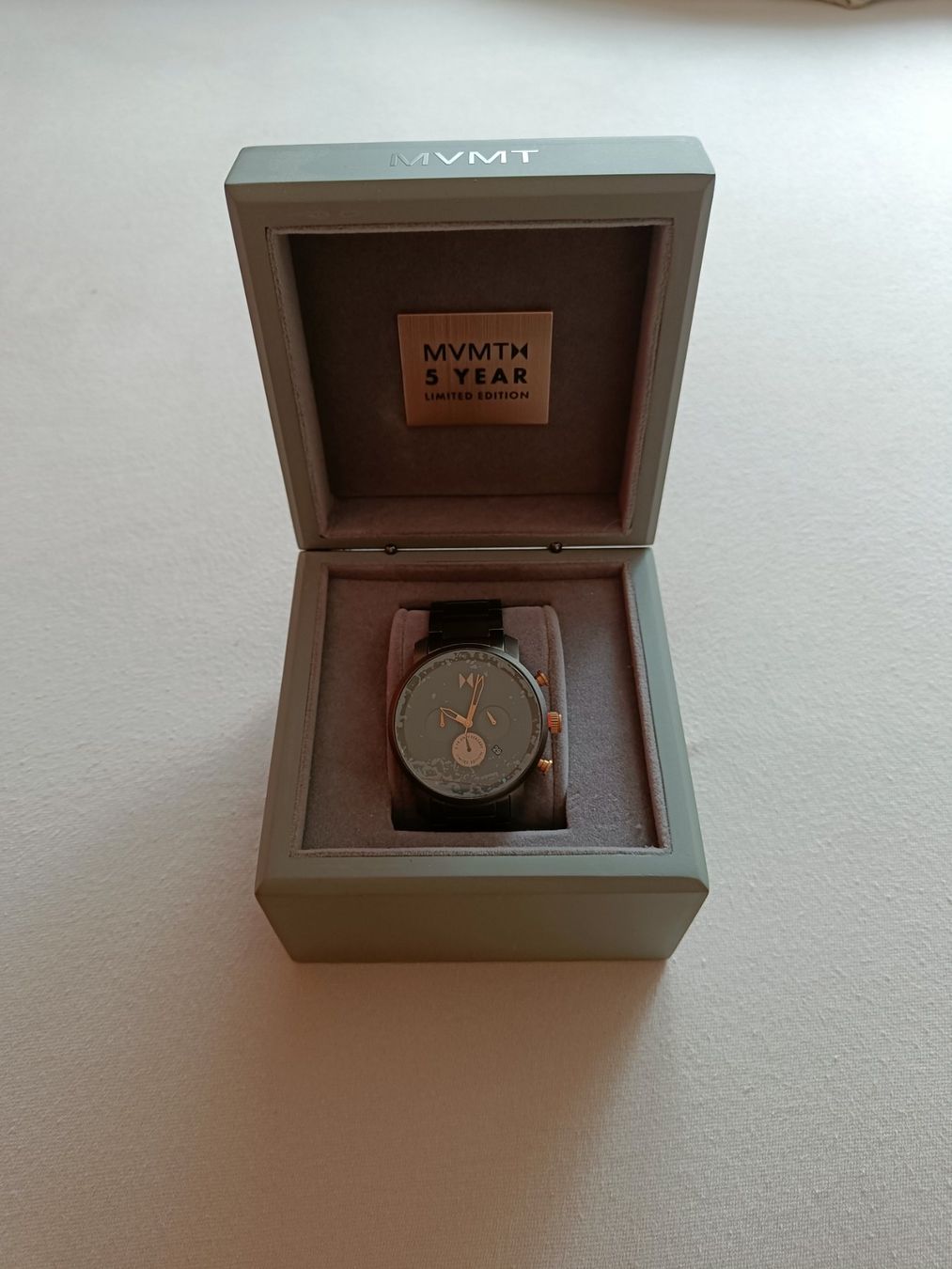 Orologi: MVMT Anniversary Watch Collection – Nuovo e nell'imballaggio originale da Sursee venduto da Smiste 1