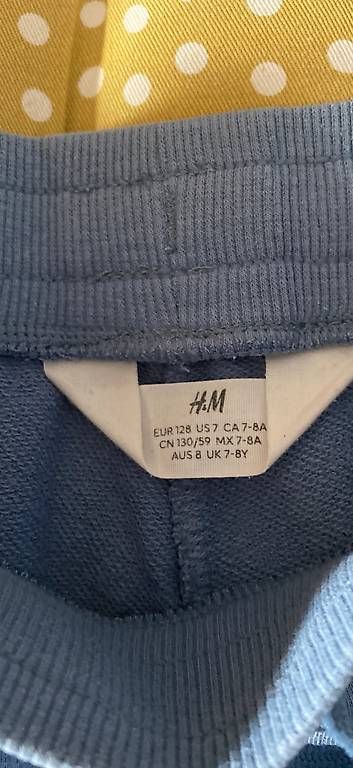 H&M Pantaloni: 3 bequeme Shorts Gr. 128 – Usato da Urdorf venduto da Resumasa 3