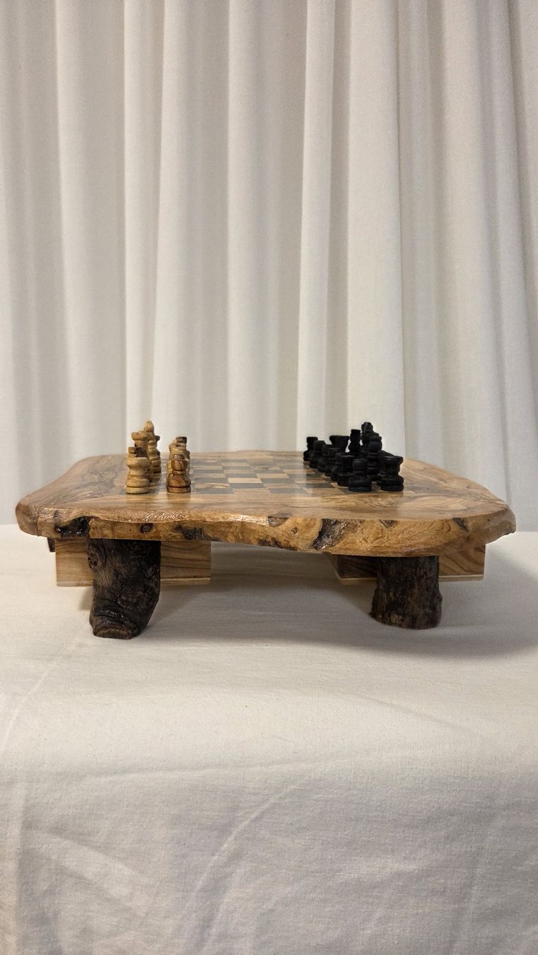 Giochi: jeu d'échec bois d'olivier – Nuovo e nell'imballaggio originale da Ecublens VD venduto da Moun 2