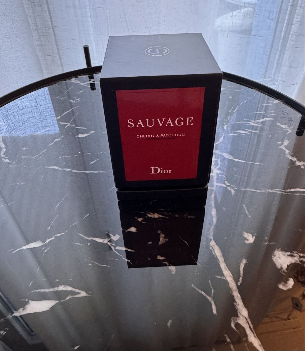 Dior Parfums & Eau de Toilette: Dior Sauvage Cherry & Patchouli – Neuf (Voir description) à Brislach par efdee87