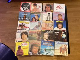 20 Vinyl Singles diverse französische Interpreten