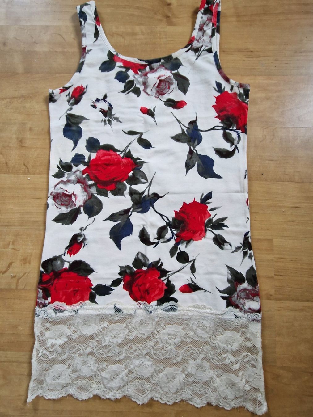 Camicette, T-shirt & Top: Sommerliches Top mit Spitze, Grösse 36 – Usato da Weggis venduto da Oswadan 1