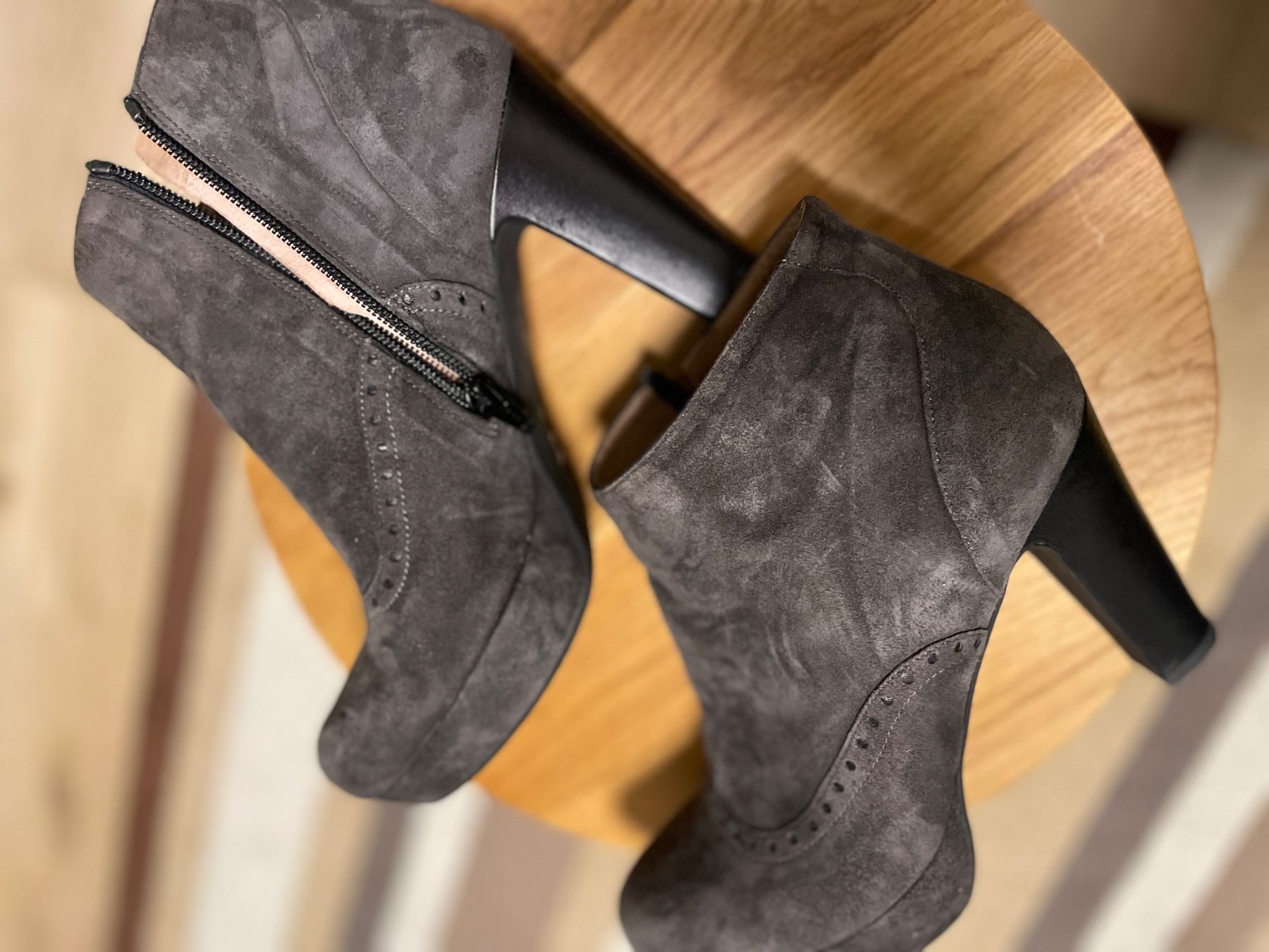 Scarpe da donna: Stiefelette Wildleder grau Les Venues Gr. 39 – Usato da Birsfelden venduto da Nic21 5