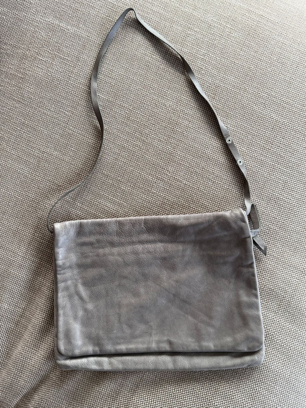 Cos Borse: Sac pochette en cuir gris COS – Nuovo (secondo la descrizione) da Zürich venduto da catherinegisele 1