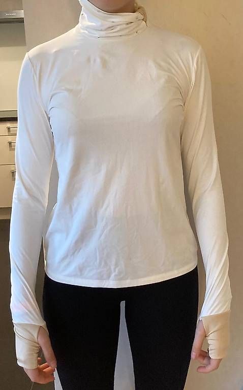 T-shirt: Eislauf- Oberteil (Nr238) – Usato da Zug venduto da Sotto2025 2