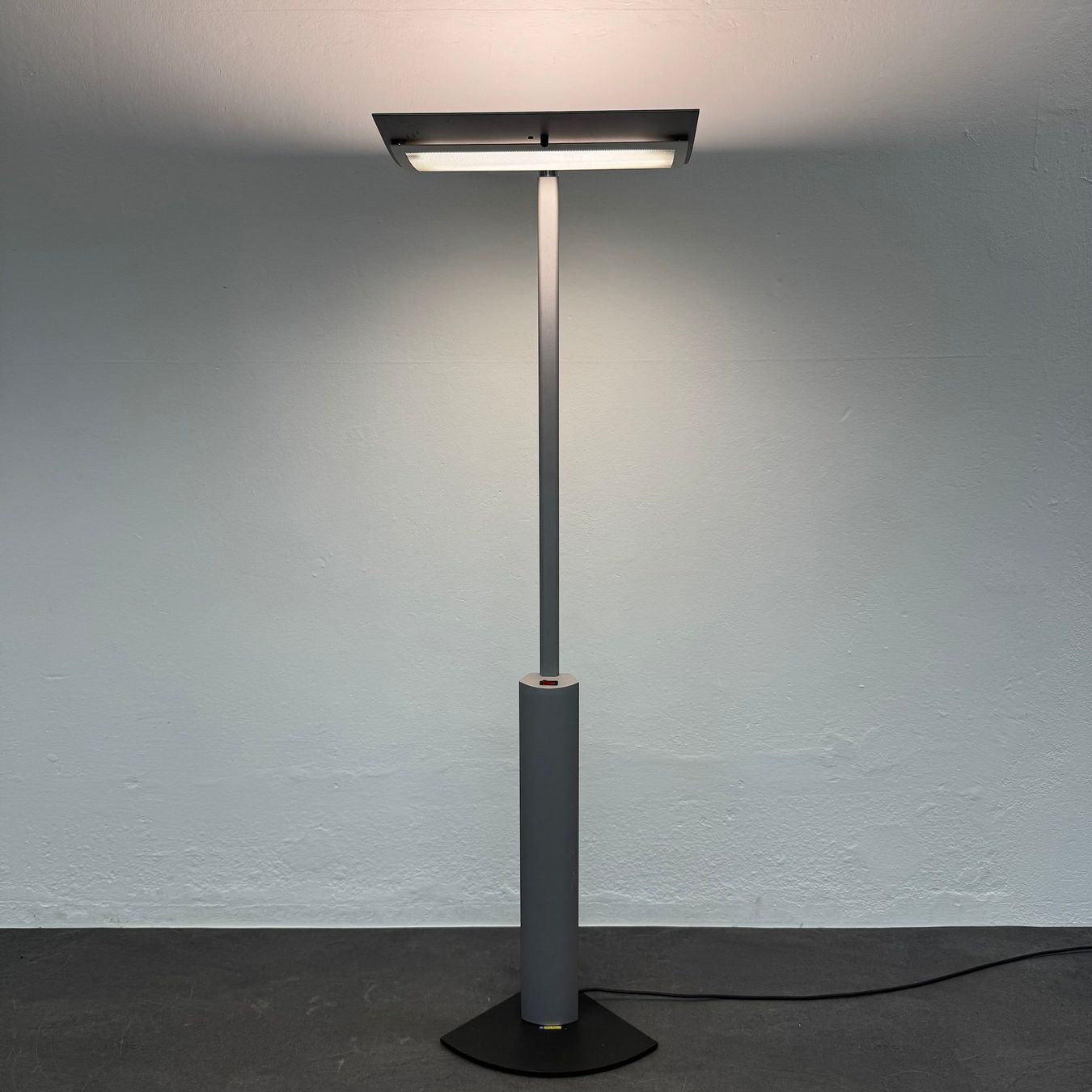 Tulux Lampade: Tulux Office Wing Stehleuchte – Usato da Schönenwerd venduto da mcofficeshop