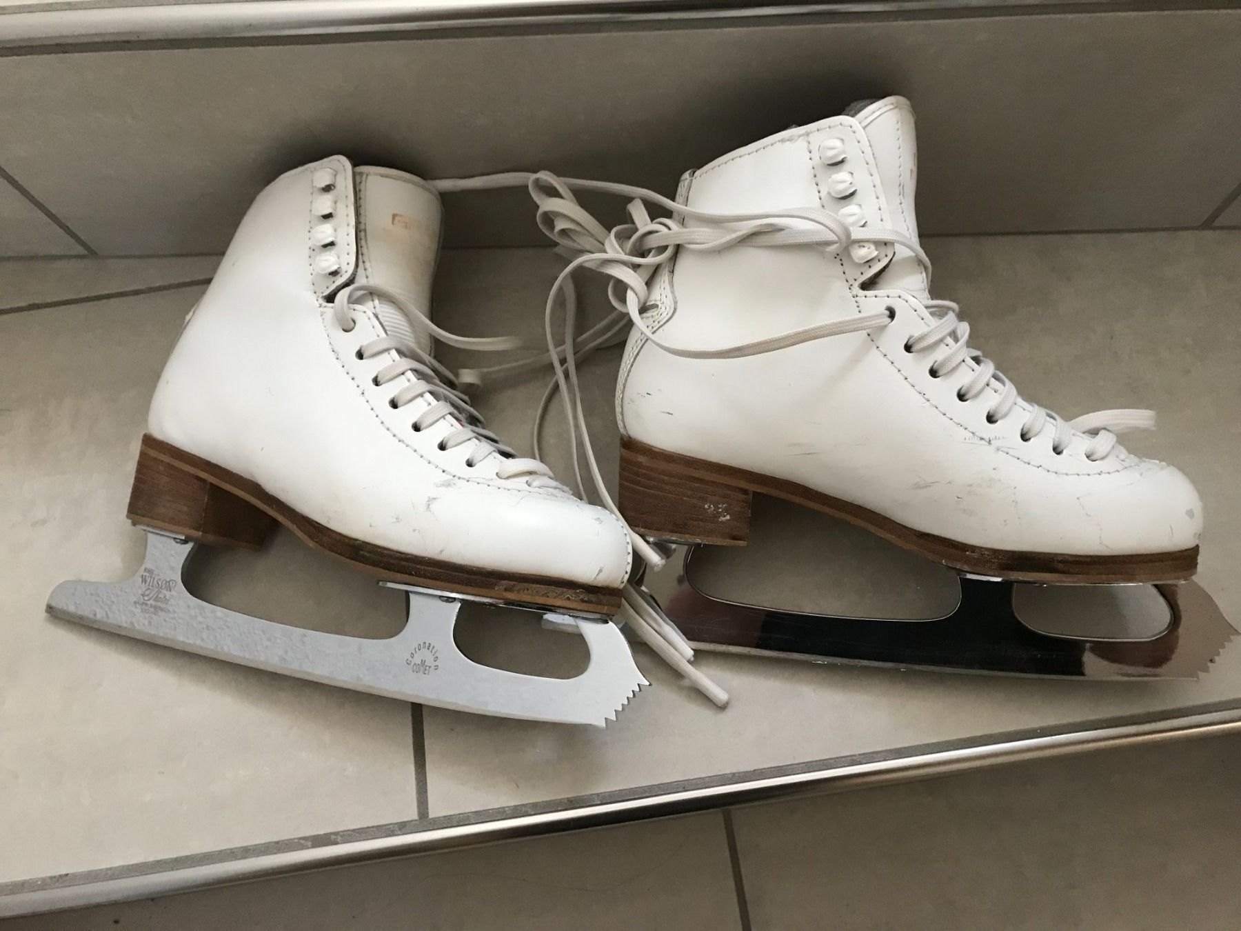 Pattini da ghiaccio: Graf Eiskunstlaufschuhe Gr. 3 1/2 M – Usato da Wagenhausen venduto da vintagesecondhand