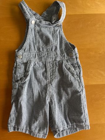 Kurze Latzhose Kinder Grösse 86 gute Zustand