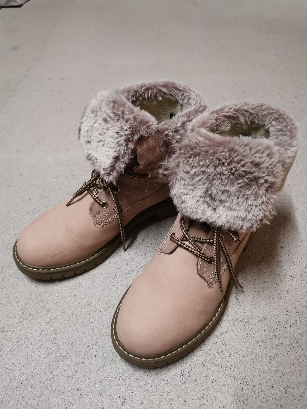 Scarpe da donna: Winterschuhe Gr.39 – Usato da Galgenen venduto da amoxan1 2