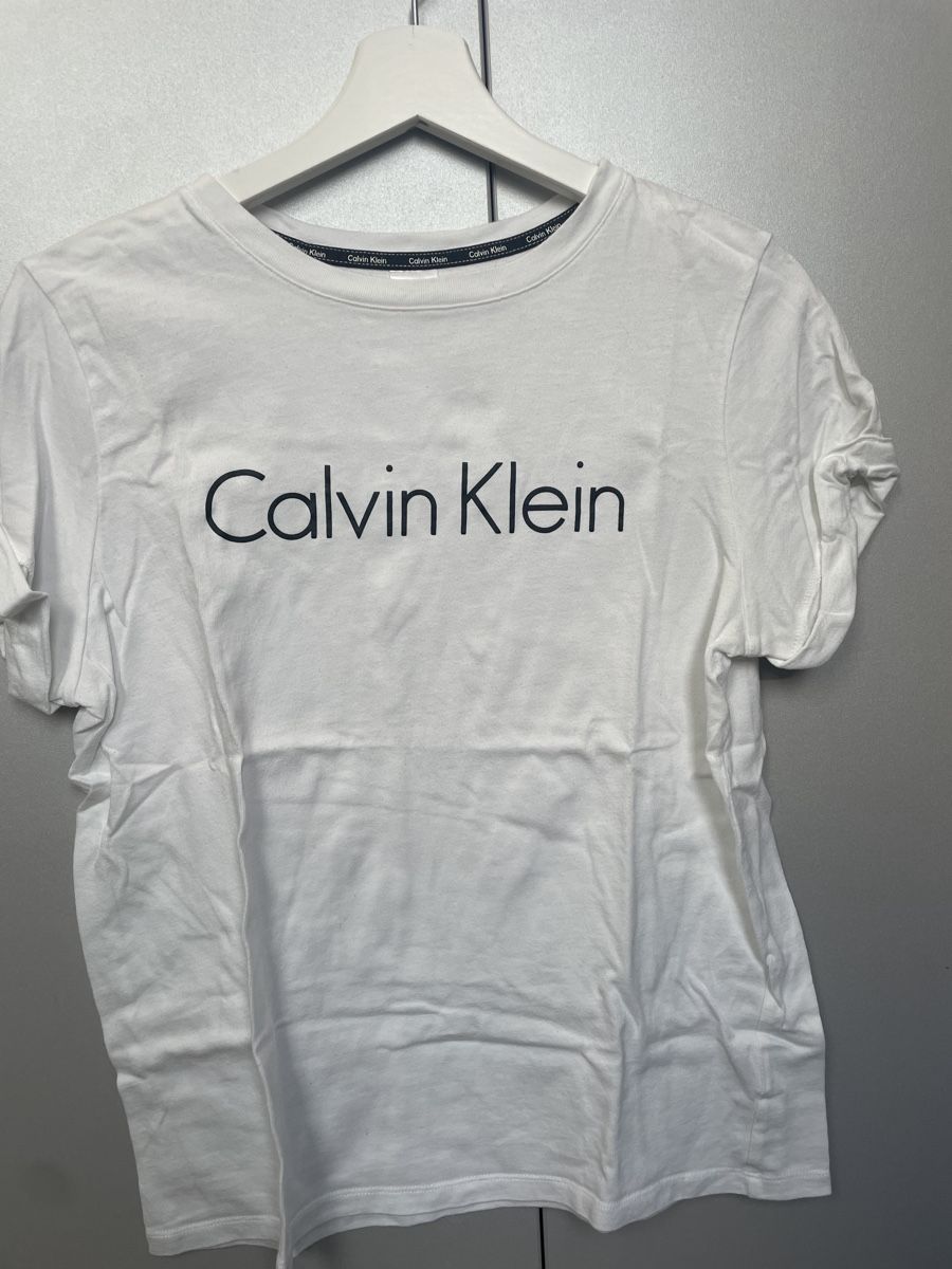 Calvin Klein T-shirt: T-Shirt – Nuovo (secondo la descrizione) da Birmensdorf ZH venduto da Samantha_07