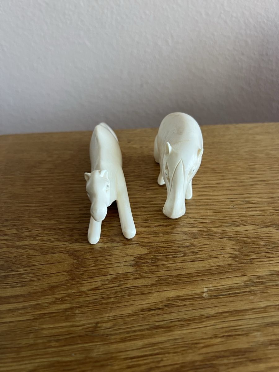Sculptures & Statues: Zwei Handgeschnitzte Knochenskulturen  – D'occasion à Hombrechtikon par vespa1954 1