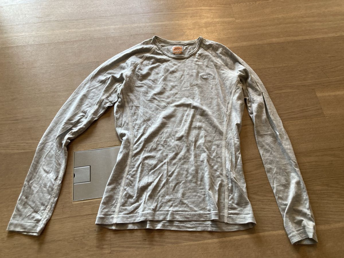 Pullover & Sweatshirts: Icebreaker S zum austragen (geflickt) – Gebraucht aus Gutenswil von Miania04