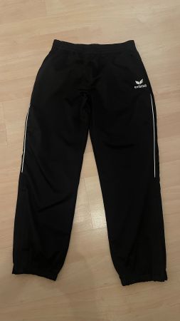 Trainingshose Erima schwarz mit weissen Streifen unisex