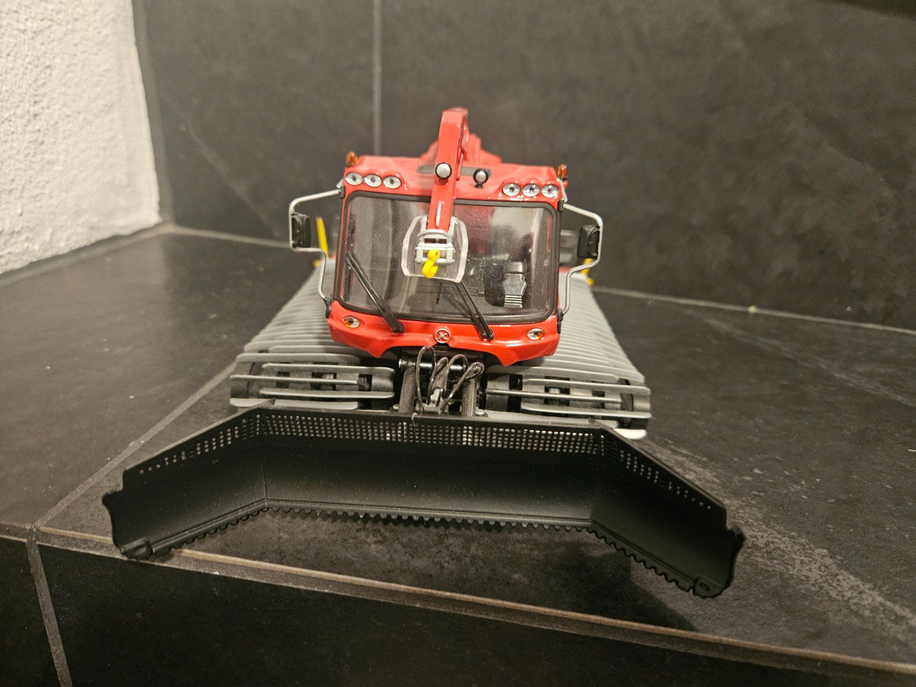 Jägerndorfer Kit di modellismo & Modellini statici: Jägerndorfer PistenBully 1:32. Neu – Usato da Wangen ZH venduto da tulipe55 3