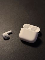 (nur rechts) Apple AirPods 4 mit Ladecase
