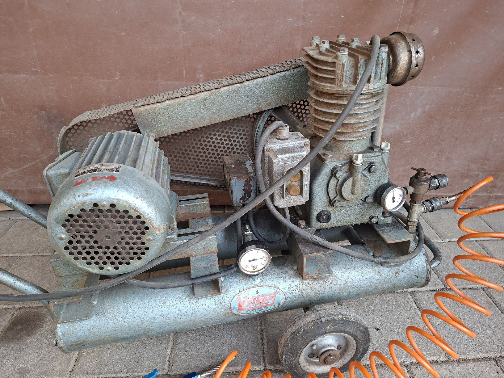 Compressori: Luftkompressor Völkart mit doppelt Kessel  – Usato da Niederuzwil venduto da peter. 2