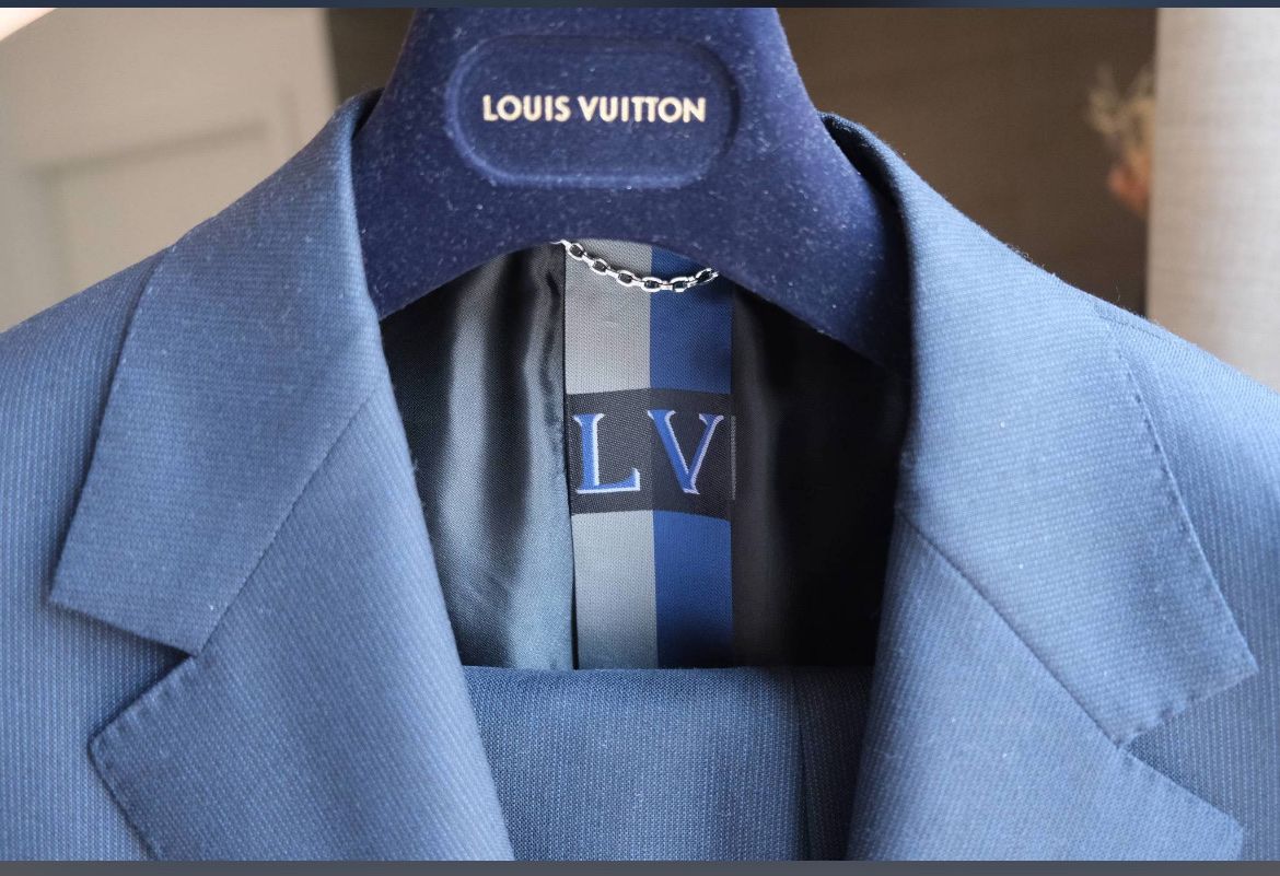 Completi: Louis Vuitton full suit (size 52) – Nuovo (secondo la descrizione) da Fully venduto da Rikikaka