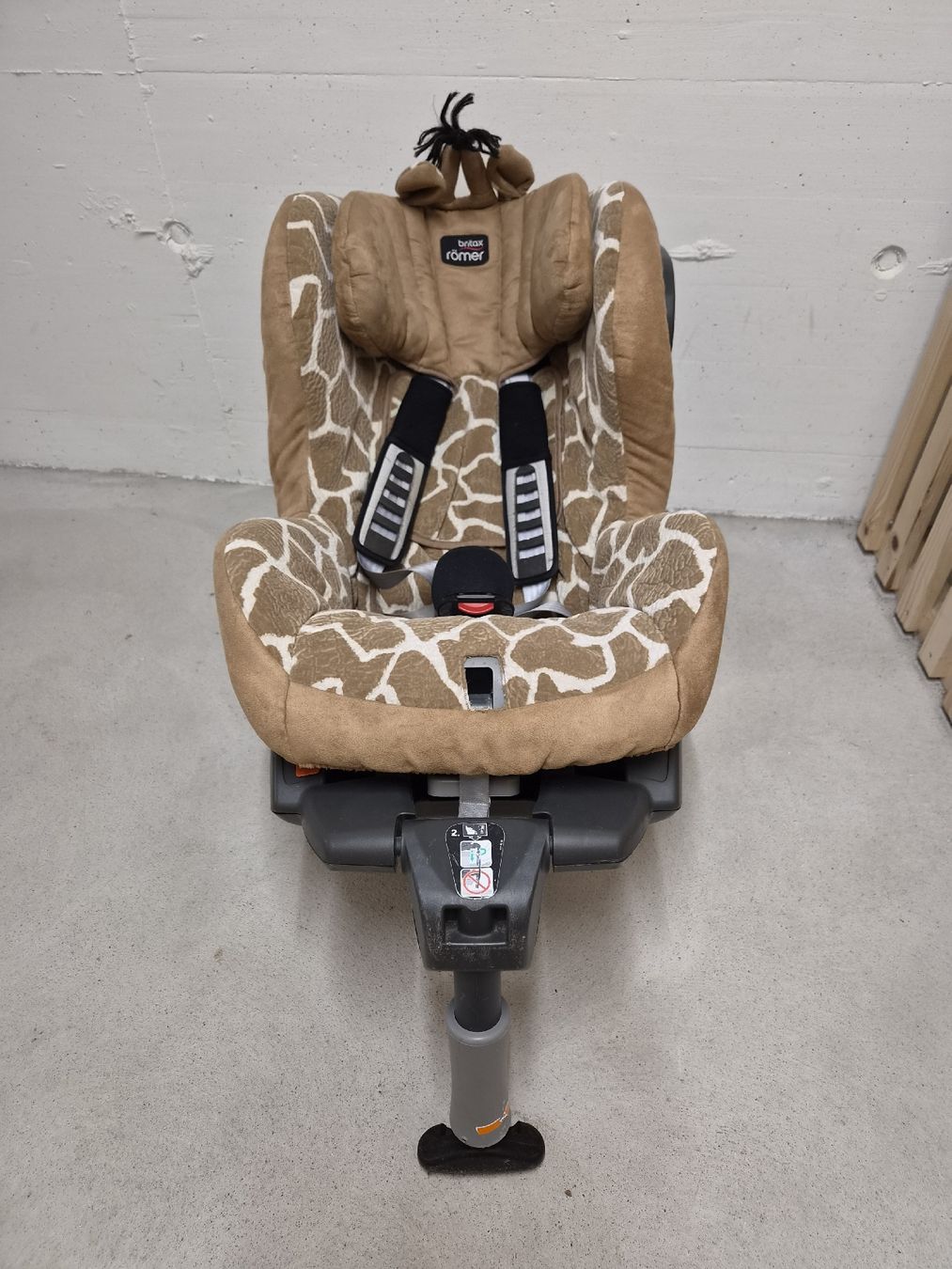 Britax Römer Auto-Kindersitze: Britax Römer King plus Big Giraffe – Gebraucht aus Zürich von Tiptec