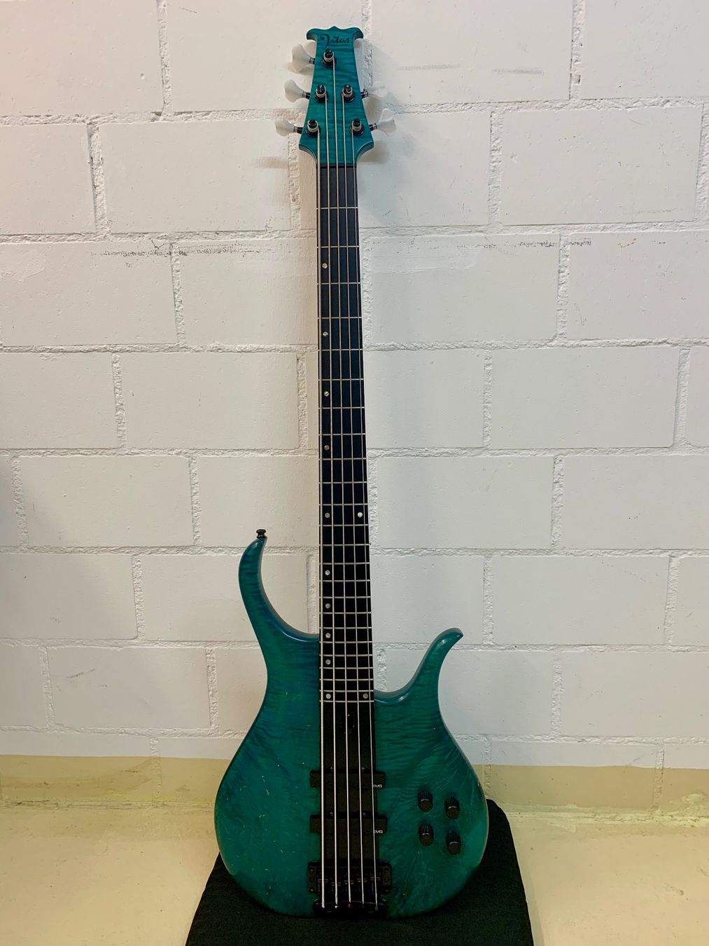 Strumenti musicali: Vitus 5-String E-Bass – Usato da Rothrist venduto da Voma0