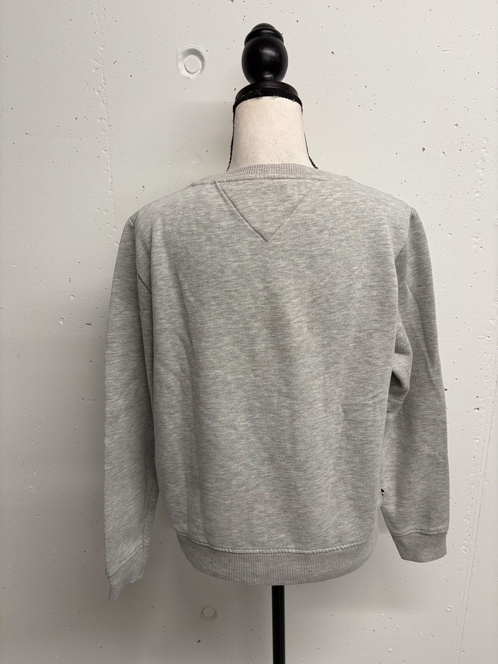 Tommy Hilfiger Maglioni & Felpe: Tommy Hilfiger Pullover Grau, Gr. M Print – Nuovo (secondo la descrizione) da Regensdorf venduto da secondchancefashion 2