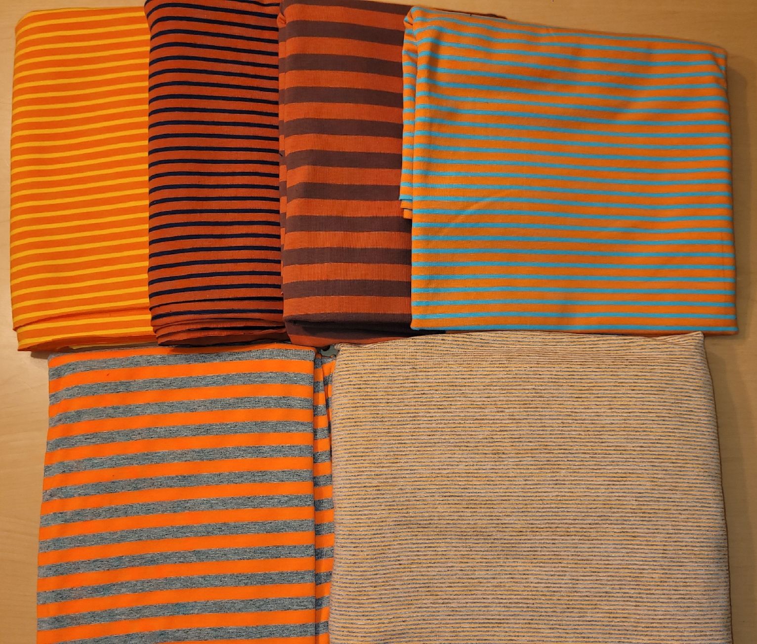 Tessuti: 7.7m Jersey-Paket Streifen – Nuovo (secondo la descrizione) da Madiswil venduto da fabrics