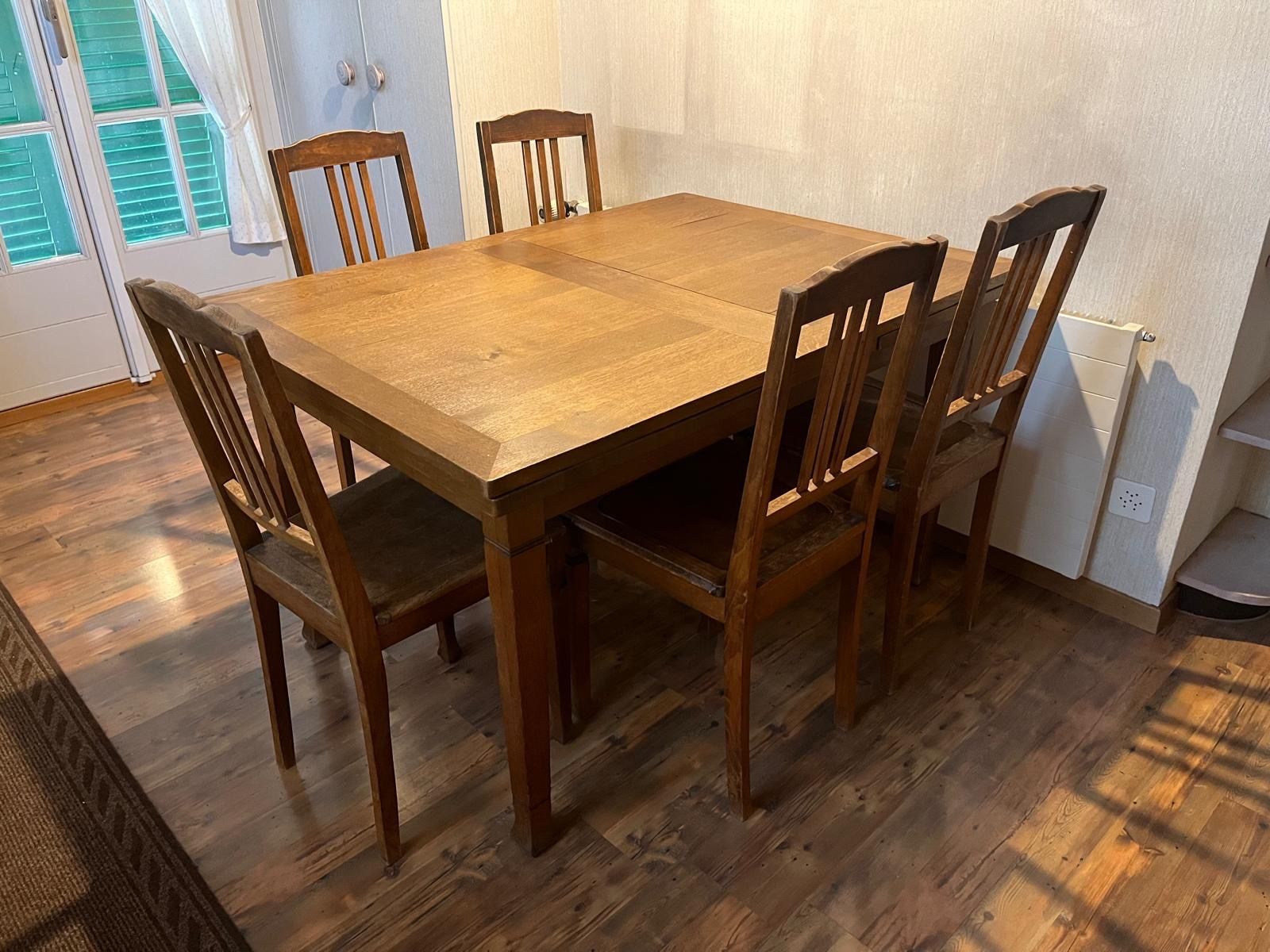 Tischset: Tisch mit Stühlen – Gebraucht aus Biel/Bienne von Rothar