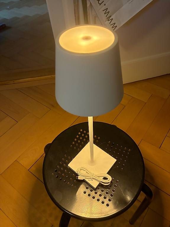 Lampade: NEU: Akku Tischlampe, LED – Nuovo e nell'imballaggio originale da Zürich venduto da April4all 1