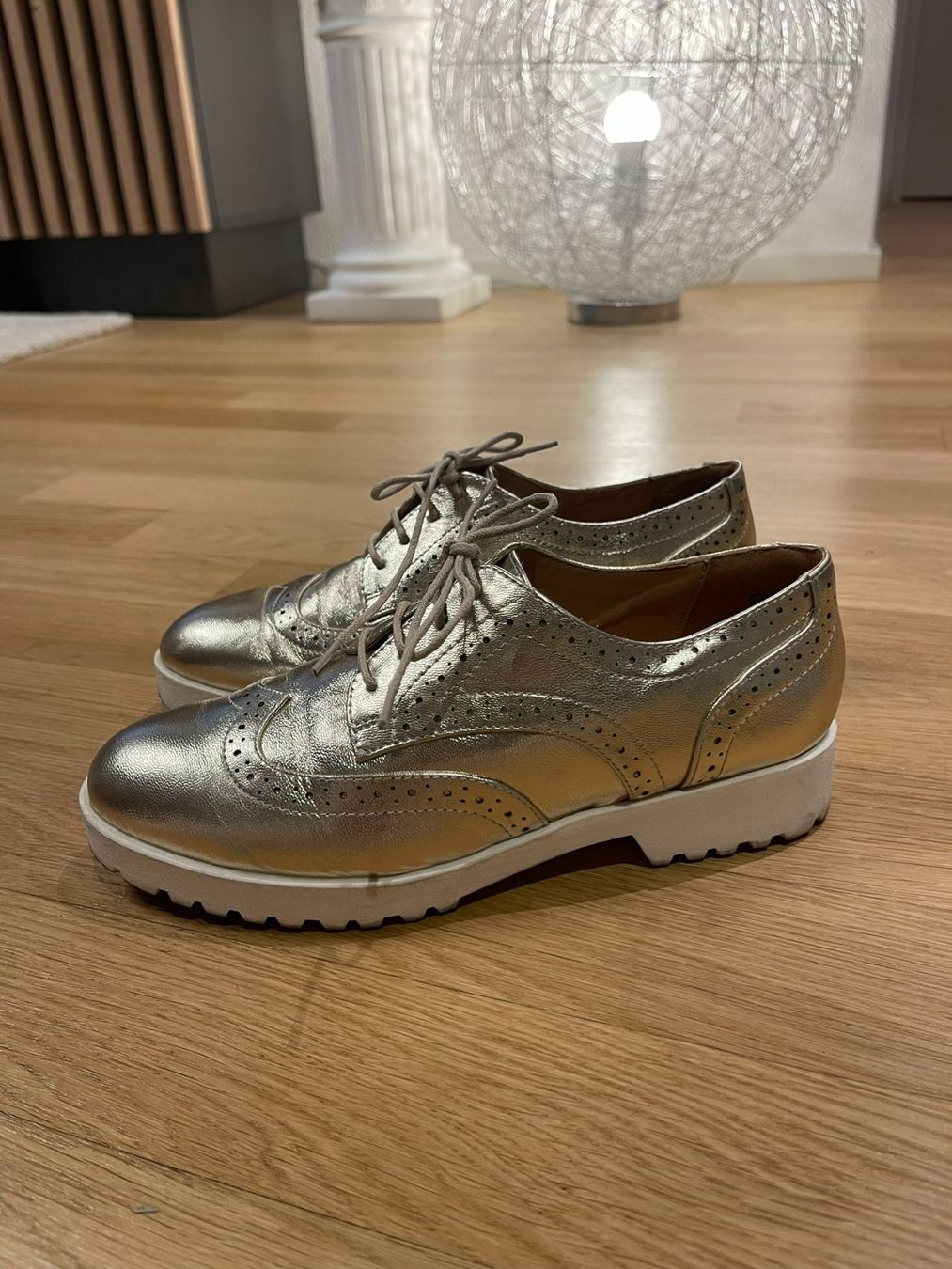 Damenschuhe: Goldene Schnürrschuhe, Grösse 37 – Gebraucht aus Rheineck von FGeissler 2