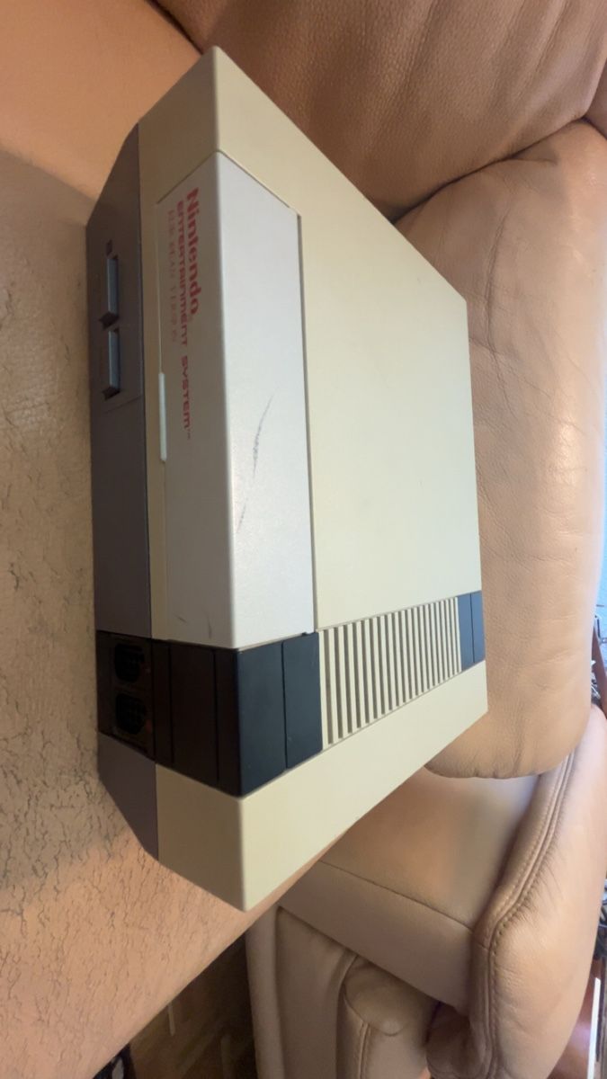 Nintendo Consoles: Nintendo NES Konsole Bundle inkl. 2 Controller & 5 Spiele – D'occasion à Buchs AG par dim_6c9l 6