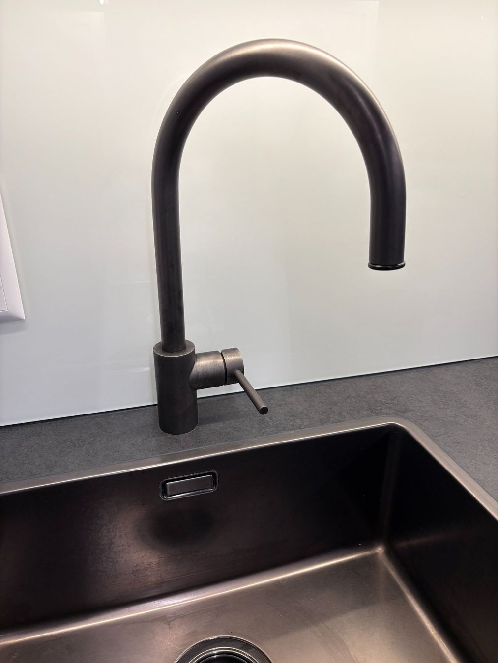 Laufen Rubinetteria: HIT da neuwertig: Wasserhahn Laufen anthrazit – Usato da Moosleerau venduto da Patsche 1
