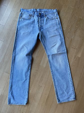 LEVI’S DENIM 32X32 ALMOST BRAND NEW