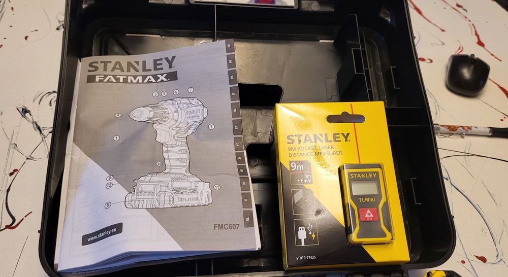 Stanley FatMax Akku Starter-Kit SFMCB12D2 – 18V, 2x 2.0 Ah Akkus + Schnell-Ladegerät