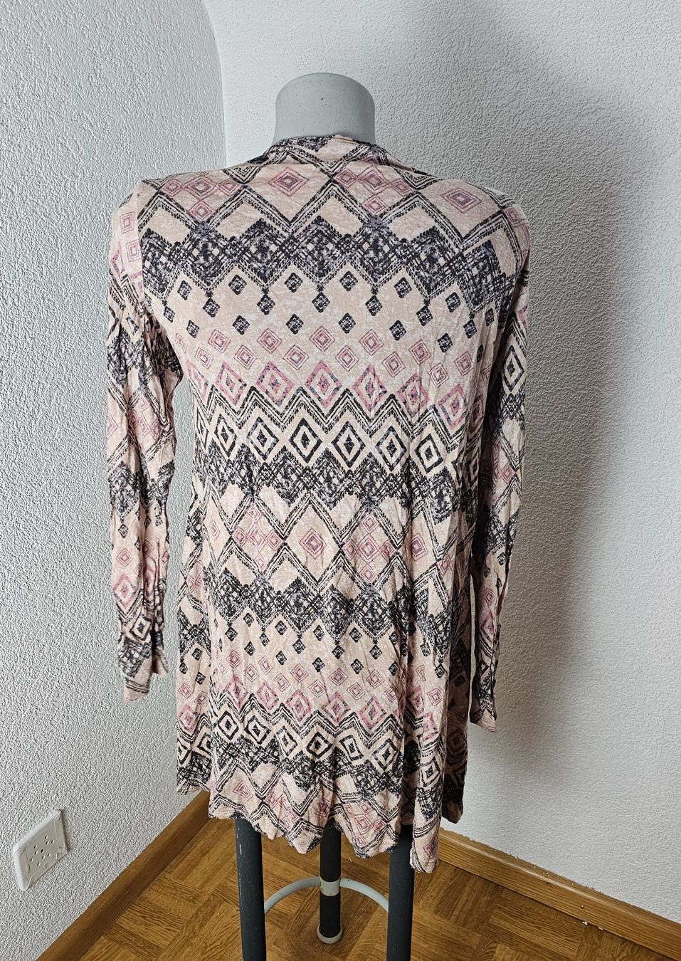 Esprit Kleiderpakete: Paket Gr. M Basic Business Chic: Jäckli + 2 Tops m. Esprit – Gebraucht aus Füllinsdorf von Sunnebliemli7 8