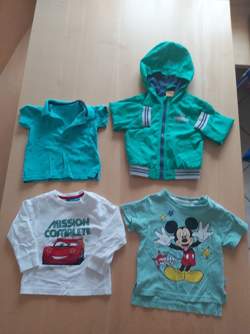 Lotti & Set di vestiti: Pullover, T-shirt,  Jacke Gr.80, 74/80 – Usato da Disentis/Mustér venduto da epa_862v