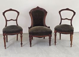 3 Antike Stühle mit Bezug aus grünem Samt
