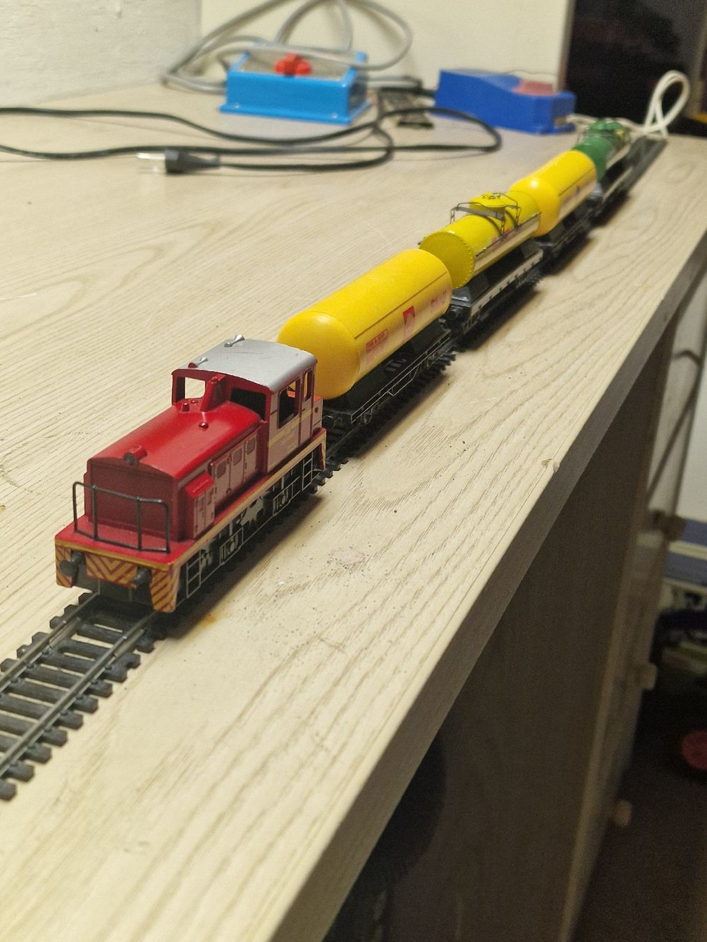 Lima Modellini di ferrovie: Modelleisenbahn lima Lokomotive mit Waggons  – Usato da Herzogenbuchsee venduto da ioa_zcm6