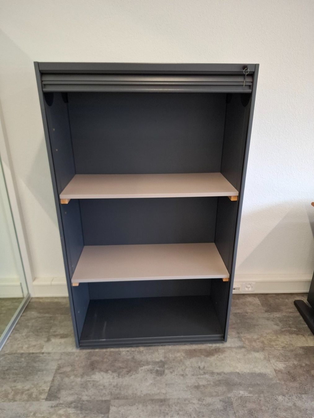 Schränke: 015 Rollschrank mit Tablare – Gebraucht aus Derendingen von Meisterstuecke 1