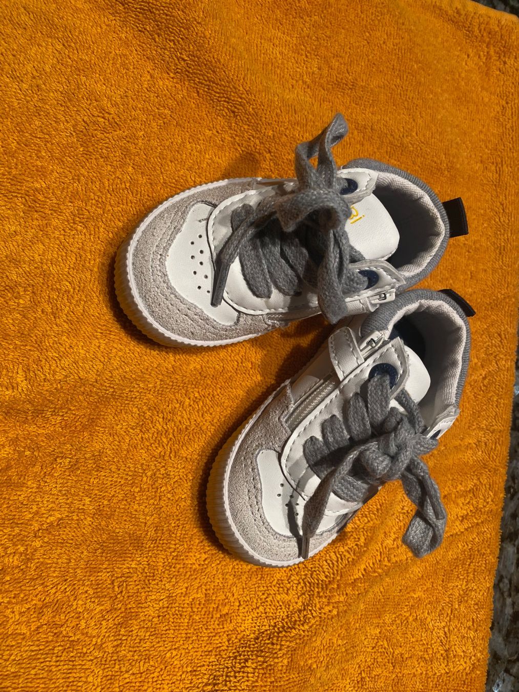 Scarpe per ragazzi: obaibi Leder-Sneakers Grösse 19 – Nuovo (secondo la descrizione) da Allenwinden venduto da Obalu 2