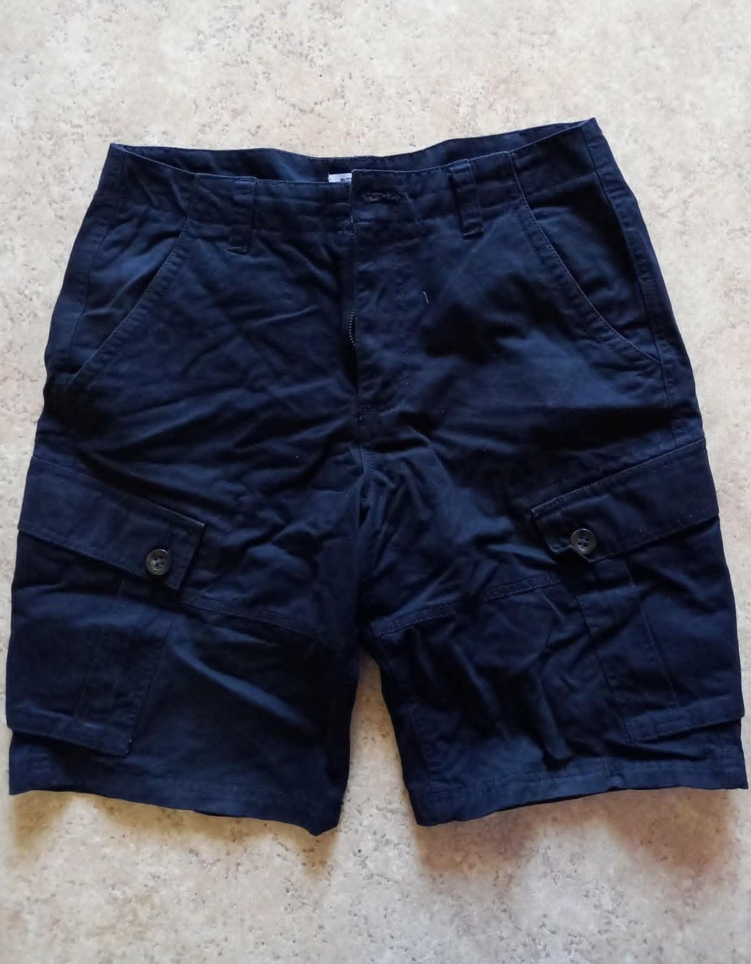 Pantaloni: Herren Cargo Shorts Gr. 32 schwarz – Usato da Möhlin venduto da dom_96nf 2