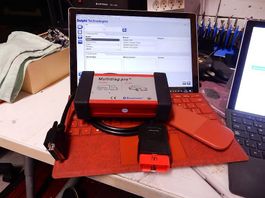 Surface 7 Pro Tablet mit OBD2 Autotester