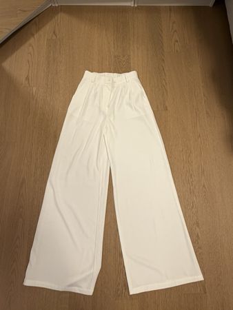 Damen Hose weit geschnitten weiss neuwertiger Zustand