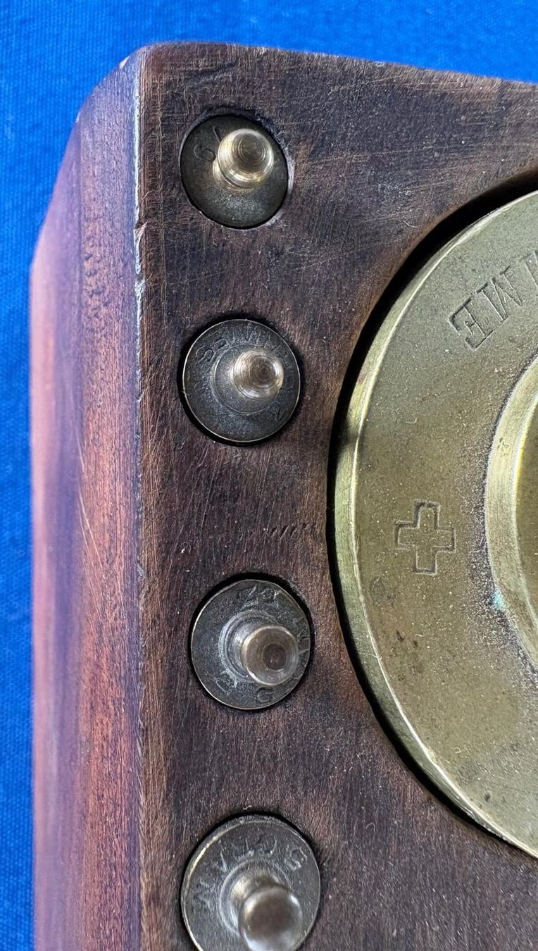 Waagen und Gewichte: ANTIKES MESSING GEWICHTSET MIT HOLZBLOCK – Gebraucht aus Ostermundigen von Wyatt-Earp 7