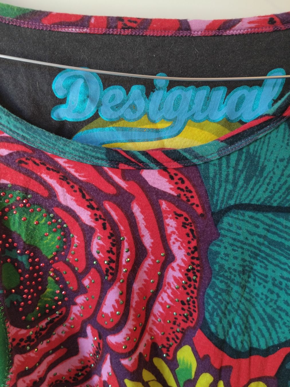 Desigual Blusen, T-Shirts & Tops: Bunte T-Shirt  – Gebraucht aus Zürich von ila_9pnk 1