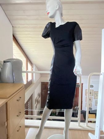 Schwarzes Kleid von J. MENDEL, Paris